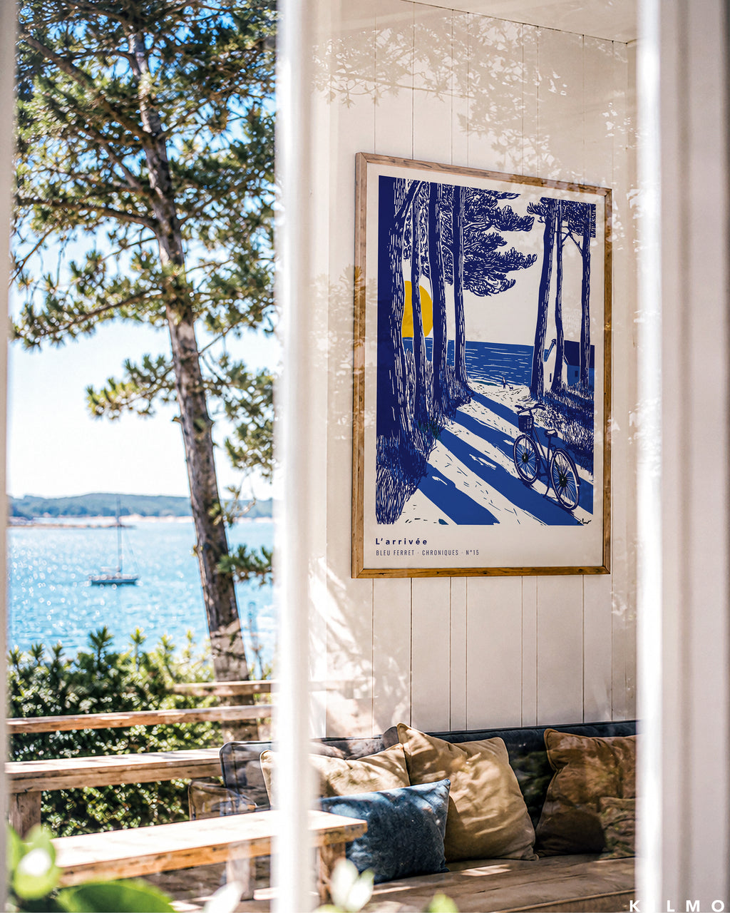 L'arrivée - Affiche Cap Ferret Plage et Pins | Poster Bassin d’Arcachon Bleu et Jaune | Décoration Bord de Mer | Bleu Ferret